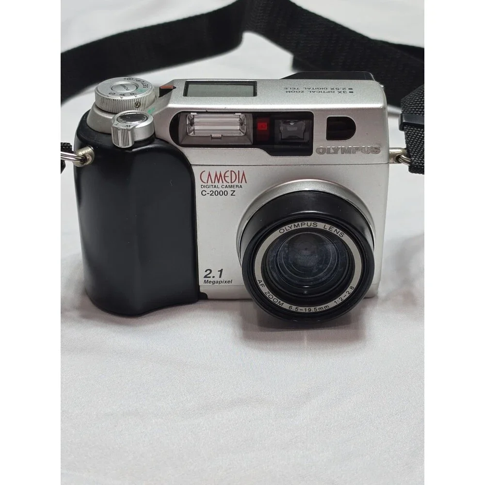 Vintage Y2K Digital Camera 3x Olympus C-2000 Z Camedia 2.1MP TESTED